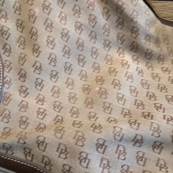 Dooney‎ & Bourke Tan Hobo Style Shoulder Bag - Picture 4 of 9